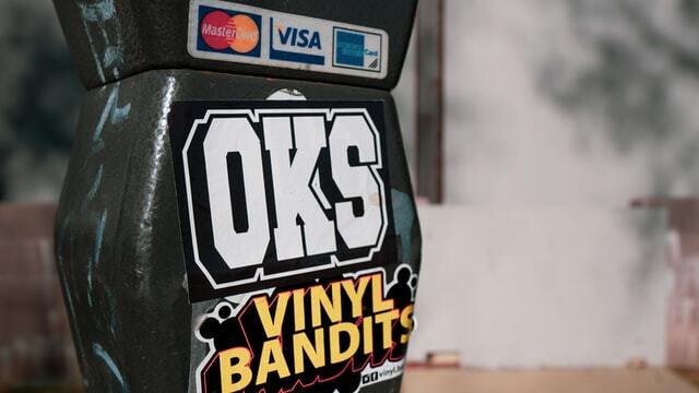 How to make vinyl stickers for wine glasses